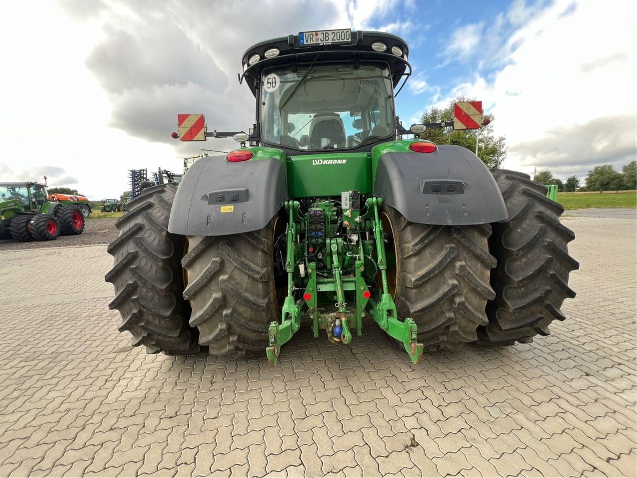 John Deere 8R 400 - Farm tractor: picture 4 John Deere 8R 400 - Farm tractor: picture 4