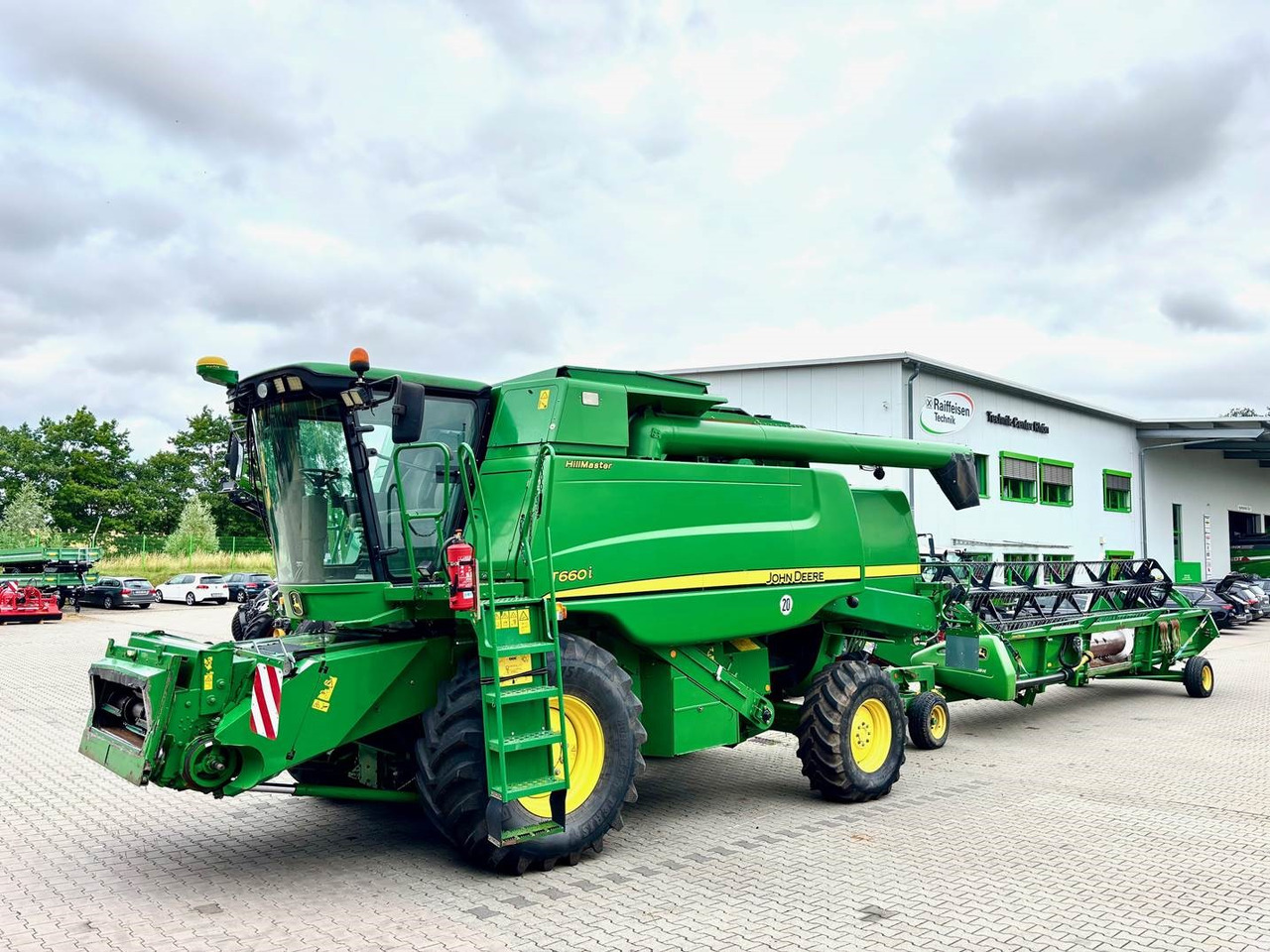 John Deere T660 i Hillmaster - Combine harvester: picture 1 John Deere T660 i Hillmaster - Combine harvester: picture 1