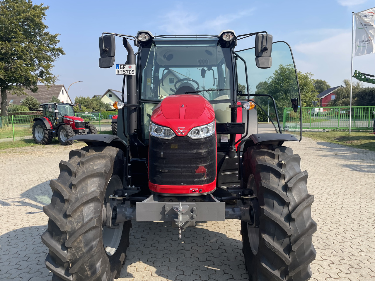 Farm tractor Massey Ferguson 5712M 4WD Cab Essential: picture 7