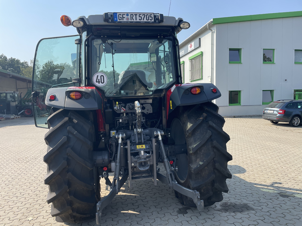Farm tractor Massey Ferguson 5712M 4WD Cab Essential: picture 9