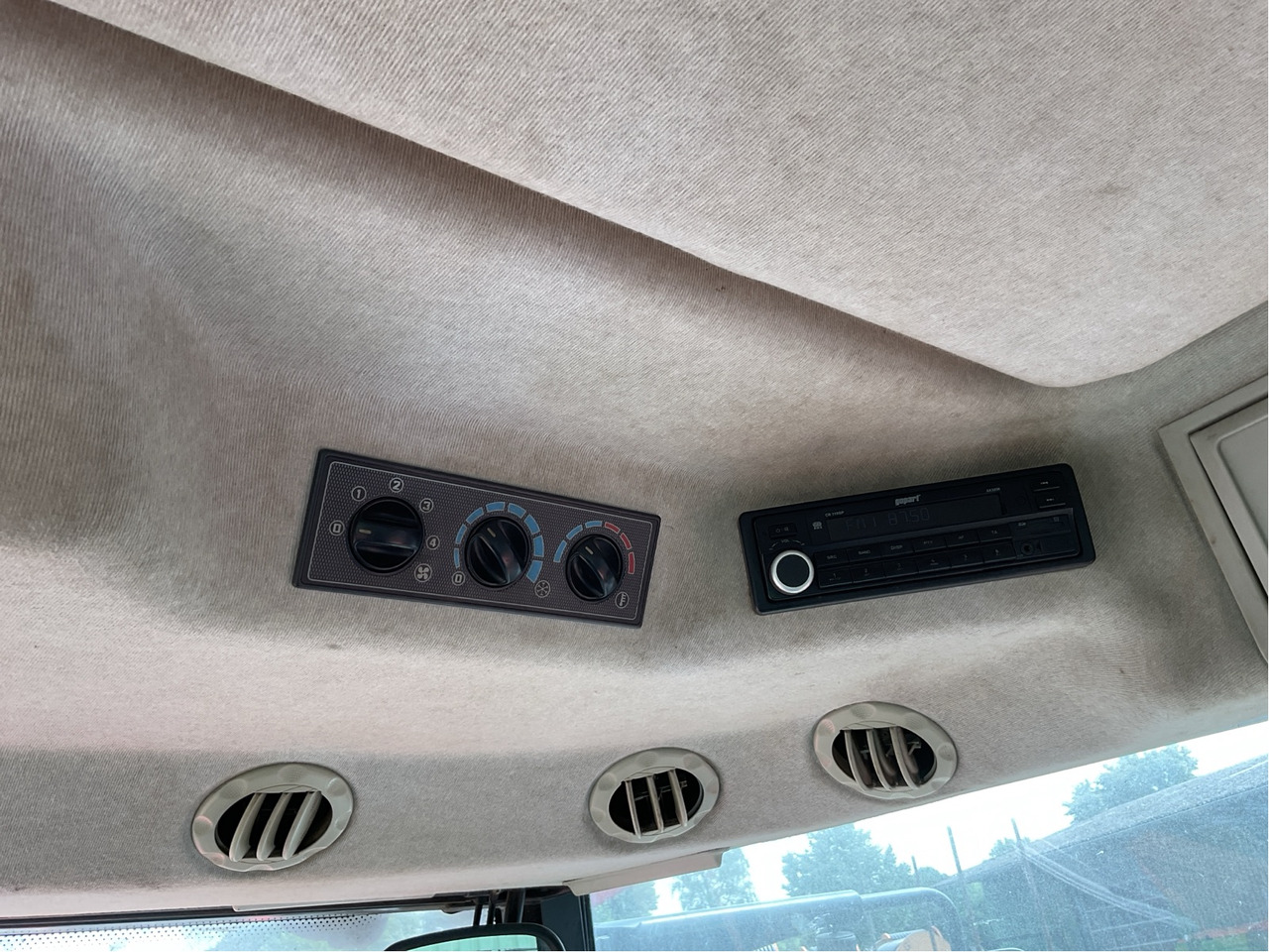 Massey Ferguson 6614 Dyna 6 - Farm tractor: picture 5 Massey Ferguson 6614 Dyna 6 - Farm tractor: picture 5