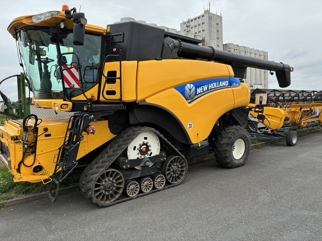 New Holland CR 9090 - Combine harvester: picture 1 New Holland CR 9090 - Combine harvester: picture 1