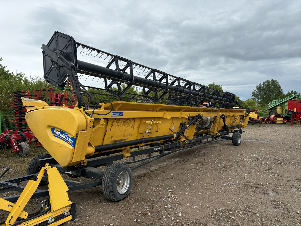 New Holland Schneidwerk Varifeed12.5 - Combine harvester: picture 1 New Holland Schneidwerk Varifeed12.5 - Combine harvester: picture 1