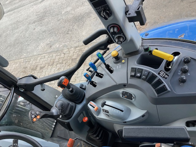 New Holland T5.100 - Farm tractor: picture 4 New Holland T5.100 - Farm tractor: picture 4