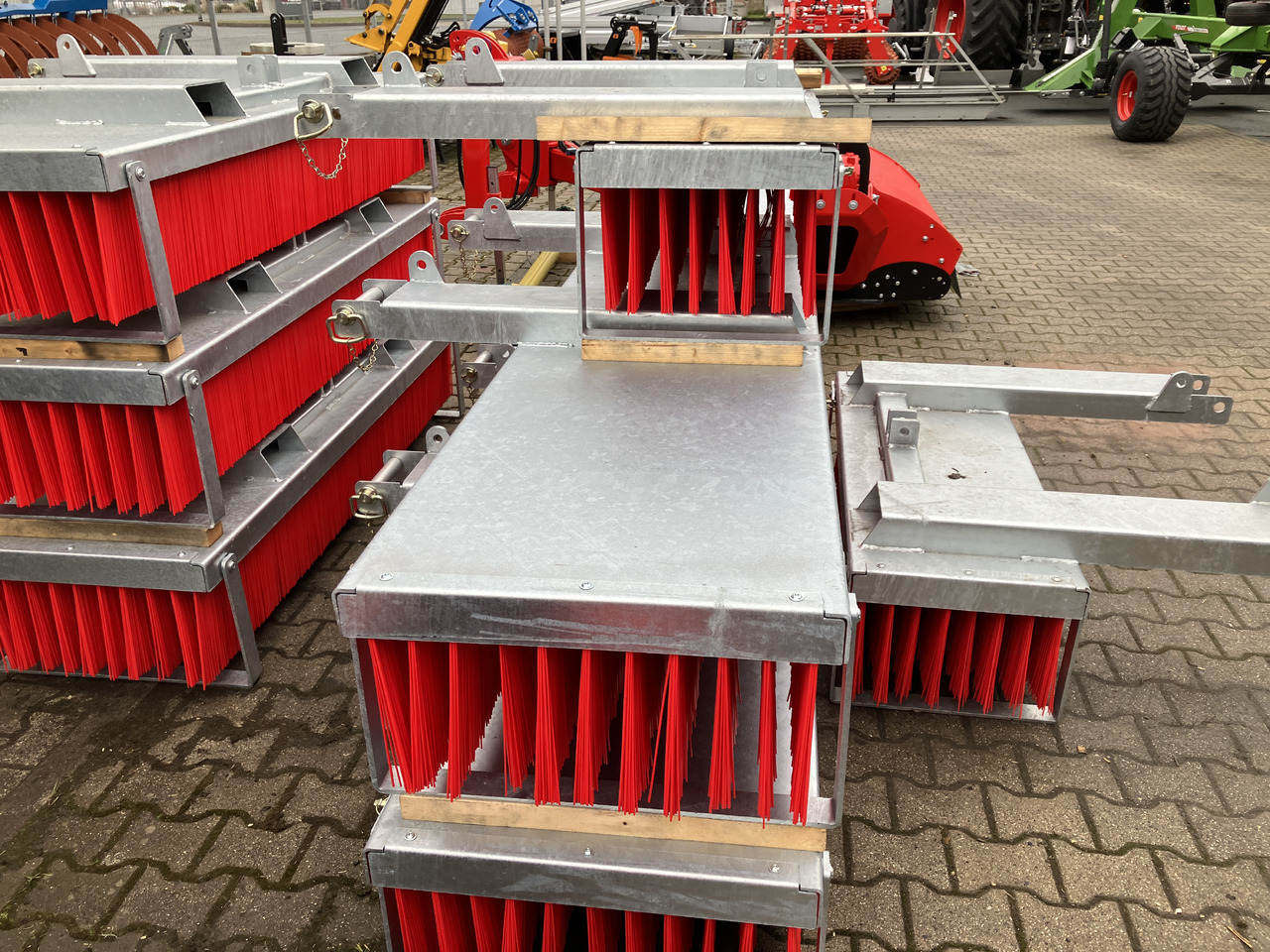 Osborn Broomate Maximate APR-240 - Livestock equipment: picture 2 Osborn Broomate Maximate APR-240 - Livestock equipment: picture 2