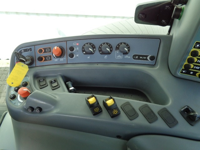 Valtra S274 - Farm tractor: picture 5 Valtra S274 - Farm tractor: picture 5