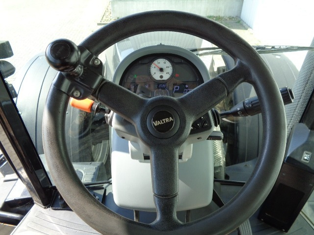 Valtra S274 - Farm tractor: picture 4 Valtra S274 - Farm tractor: picture 4