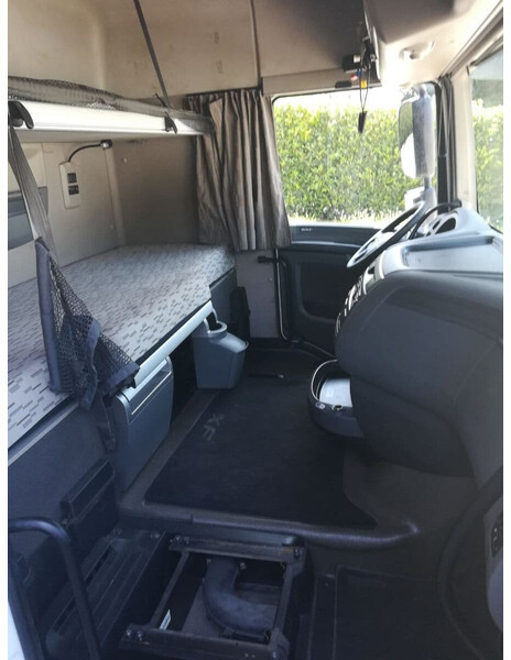 Cab and interior for Truck DAF XF 106 Euro 6: picture 7