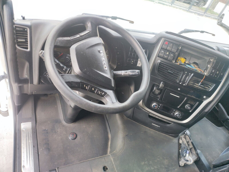 Cab and interior for Truck Iveco STRALIS HI-WAY Euro 6: picture 12