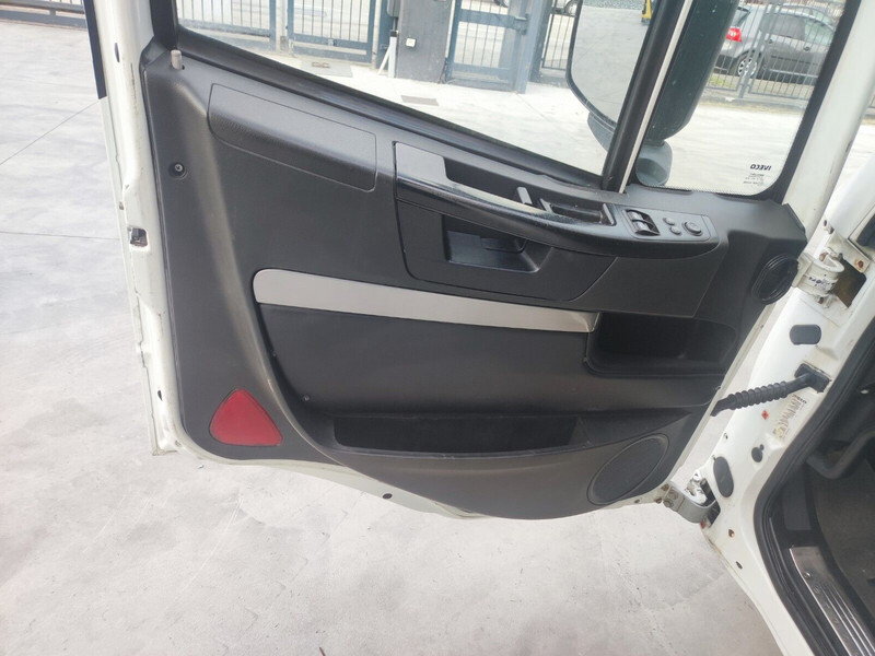 Cab and interior for Truck Iveco STRALIS HI-WAY Euro 6: picture 11