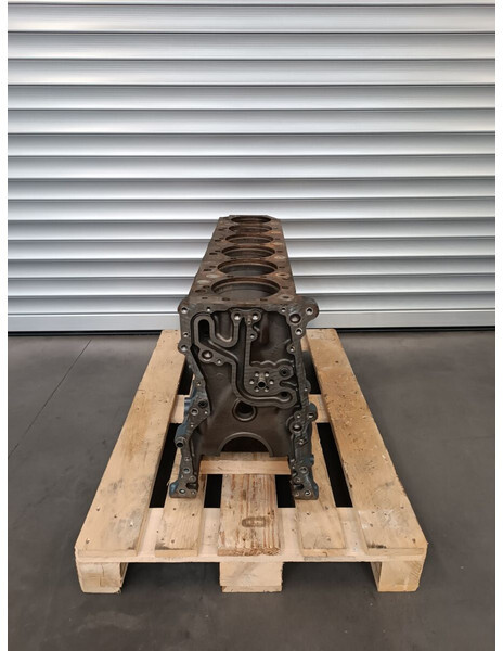 Renault PREMIUM - DXI11 DXI 11 - Crankcase for Truck: picture 1 Renault PREMIUM - DXI11 DXI 11 - Crankcase for Truck: picture 1