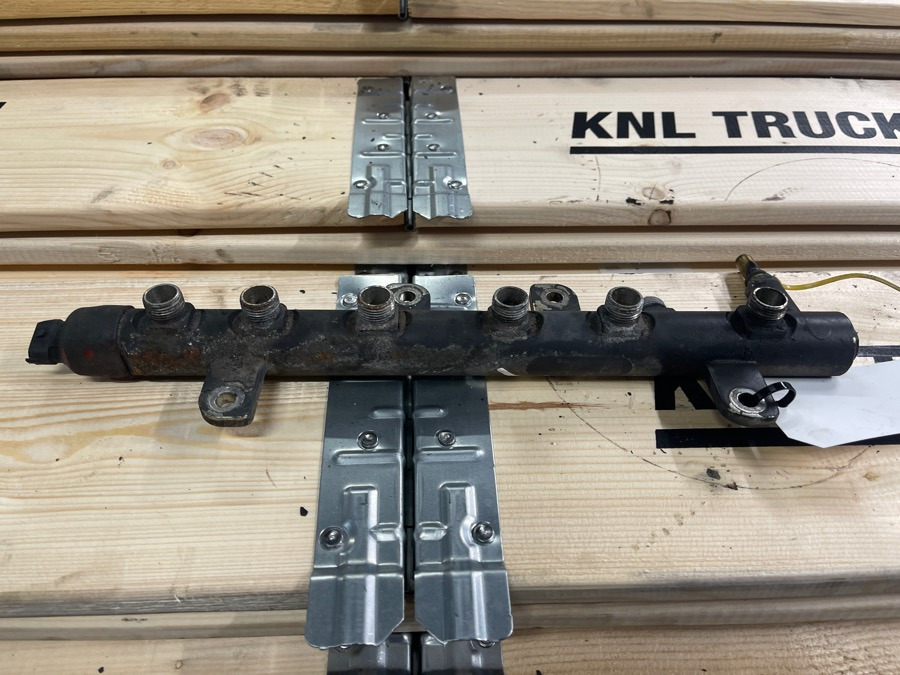 CUMMINS 4937282 FUEL INJECTION RAIL - Fuel processing/ Fuel delivery for Truck: picture 1 CUMMINS 4937282 FUEL INJECTION RAIL - Fuel processing/ Fuel delivery for Truck: picture 1