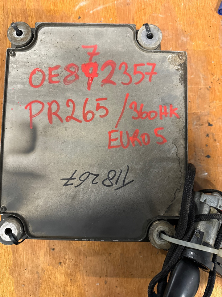 DAF ENGINE ECU 1684367 - Electrical system for Truck: picture 3 DAF ENGINE ECU 1684367 - Electrical system for Truck: picture 3