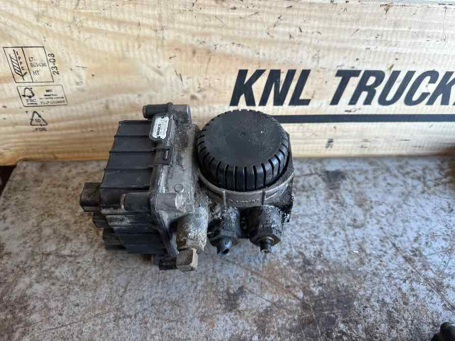 DAF VALVE 2047120 - Brake valve for Truck: picture 2 DAF VALVE 2047120 - Brake valve for Truck: picture 2