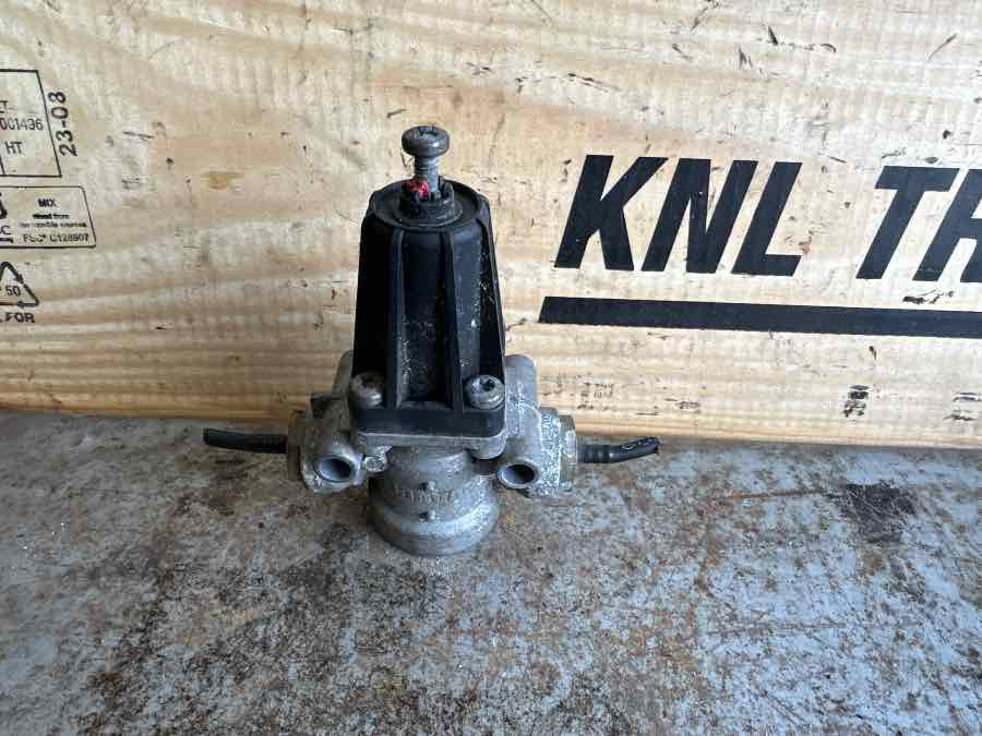 MAN 2,5 BAR VALVE 81.52101-6294 - Brake valve for Truck: picture 1 MAN 2,5 BAR VALVE 81.52101-6294 - Brake valve for Truck: picture 1