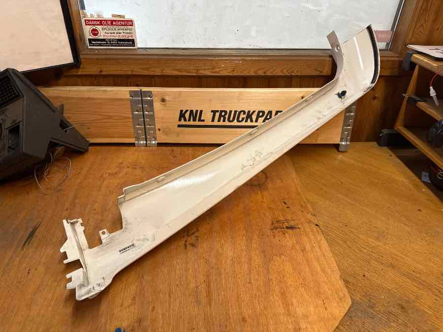 MAN COVER PILLAR LEFT 81.62410-0208 - Cab and interior for Truck: picture 2 MAN COVER PILLAR LEFT 81.62410-0208 - Cab and interior for Truck: picture 2