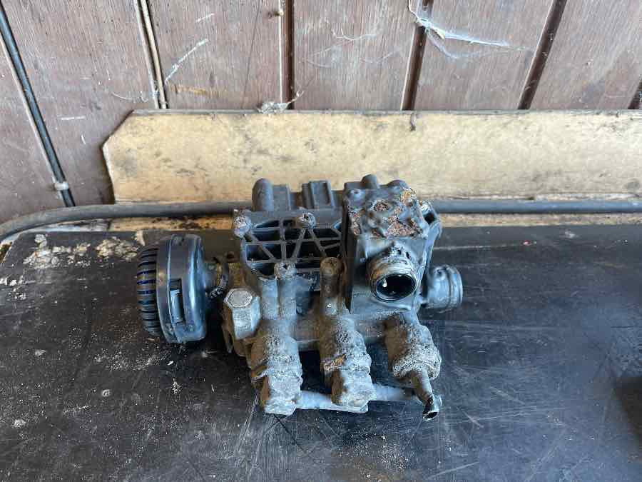 MERCEDES VALVE A0003279725 - Brake valve for Truck: picture 1 MERCEDES VALVE A0003279725 - Brake valve for Truck: picture 1