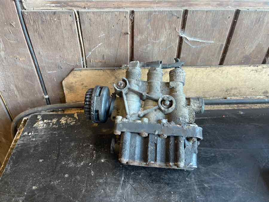 MERCEDES VALVE A0003279725 - Brake valve for Truck: picture 2 MERCEDES VALVE A0003279725 - Brake valve for Truck: picture 2