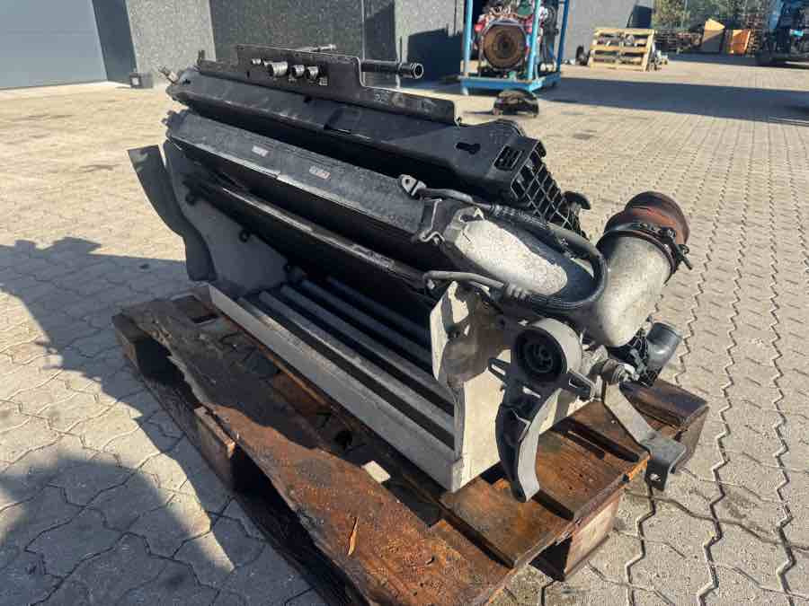SCANIA L SERIE COOLER / RADIATOR 1769999 2580968 - Cooling system for Truck: picture 2 SCANIA L SERIE COOLER / RADIATOR 1769999 2580968 - Cooling system for Truck: picture 2