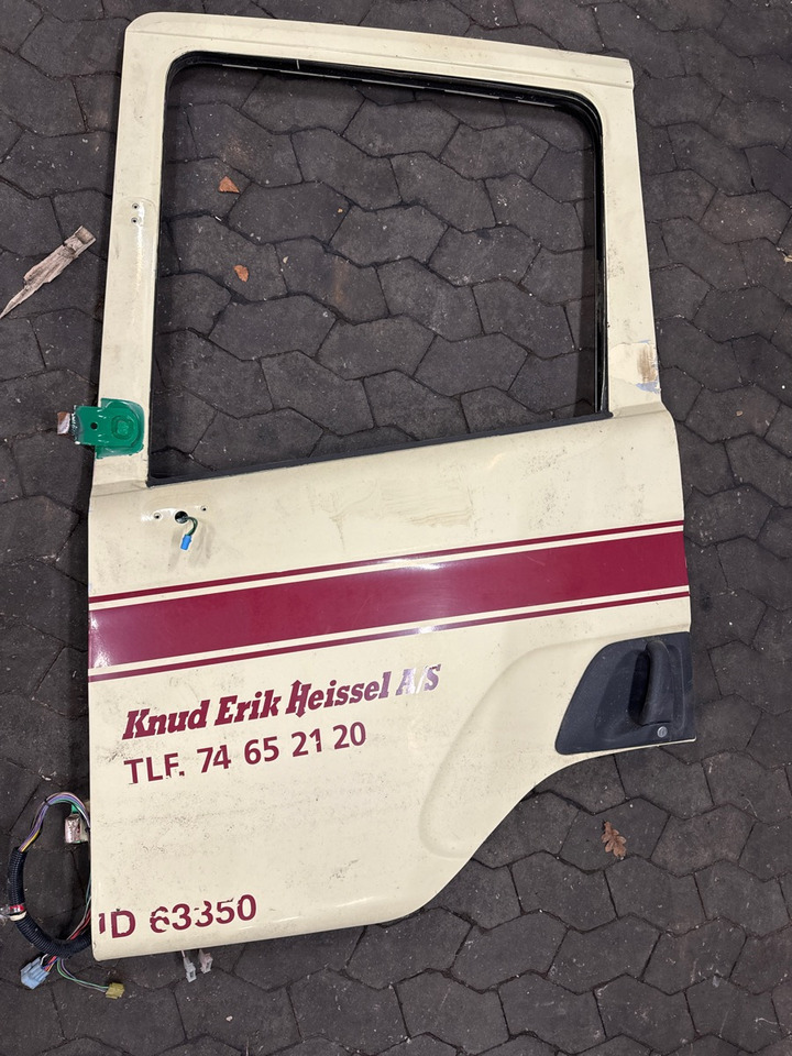 SCANIA LEFT DOOR 1384419 - Cab and interior for Truck: picture 1 SCANIA LEFT DOOR 1384419 - Cab and interior for Truck: picture 1