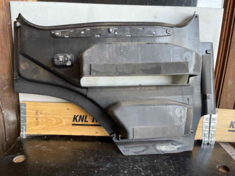 SCANIA STEP PLATE, LEFT 2422394 - Body and exterior for Truck: picture 2 SCANIA STEP PLATE, LEFT 2422394 - Body and exterior for Truck: picture 2
