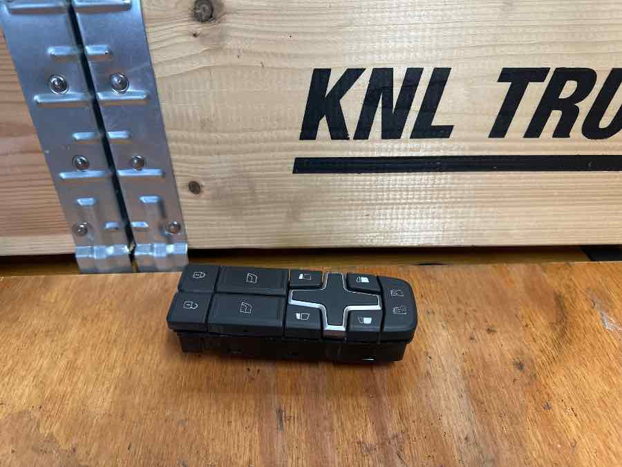 VOLVO CONTROL PANEL 22154235 - Electrical system for Truck: picture 1 VOLVO CONTROL PANEL 22154235 - Electrical system for Truck: picture 1