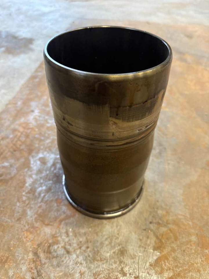 VOLVO CYLINDER LINER D13 21334768 - Engine and parts for Truck: picture 1 VOLVO CYLINDER LINER D13 21334768 - Engine and parts for Truck: picture 1