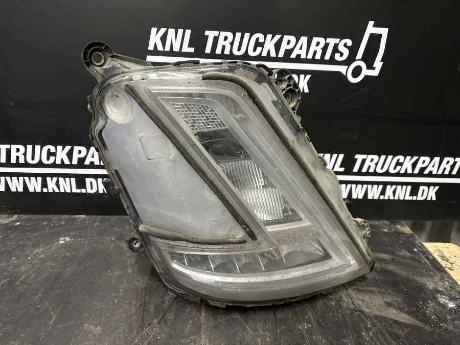 VOLVO LAMP 24056499 - Lights/ Lighting for Truck: picture 1 VOLVO LAMP 24056499 - Lights/ Lighting for Truck: picture 1
