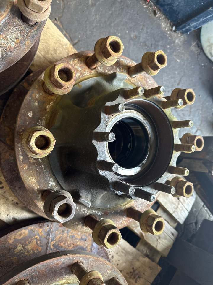 VOLVO REAR AXLE HUB 21881391 - Hub for Truck: picture 1 VOLVO REAR AXLE HUB 21881391 - Hub for Truck: picture 1