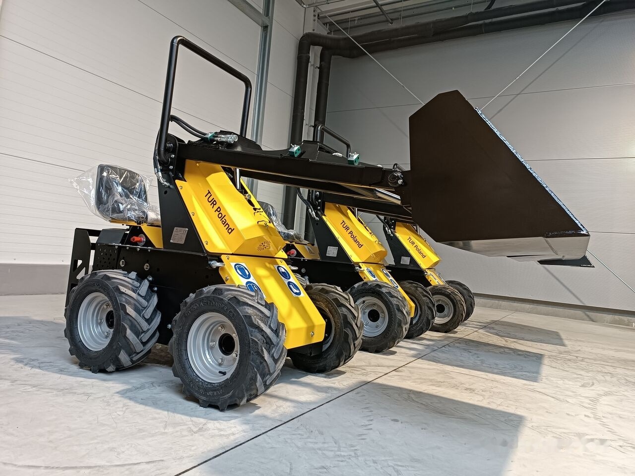Tur Poland Mini Loader TUR N 520 Mini Hoflader Kompaktlader Briggs&Stratton - Skid steer loader: picture 1 Tur Poland Mini Loader TUR N 520 Mini Hoflader Kompaktlader Briggs&Stratton - Skid steer loader: picture 1