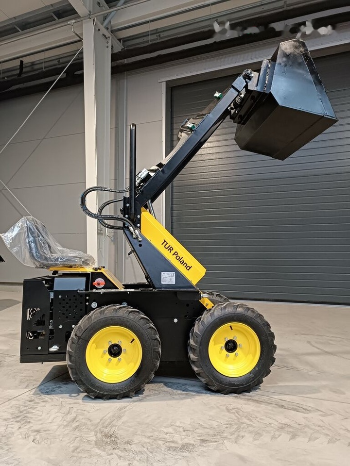Tur Poland N520 Miniradlader Mini Hoflader Mini Lader - Skid steer loader: picture 3 Tur Poland N520 Miniradlader Mini Hoflader Mini Lader - Skid steer loader: picture 3