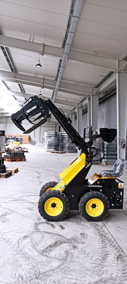 Tur Poland N520 Miniradlader Mini Hoflader Mini Lader - Skid steer loader: picture 3 Tur Poland N520 Miniradlader Mini Hoflader Mini Lader - Skid steer loader: picture 3