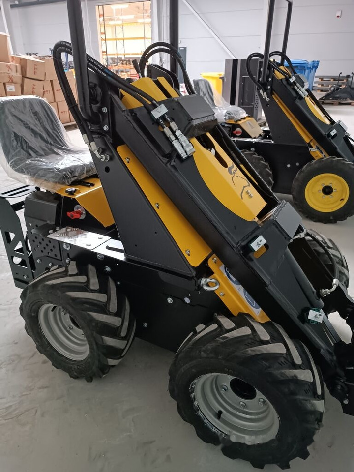 Tur Poland Radlader Mini loader Mini Hoflader N 520 - Skid steer loader: picture 3 Tur Poland Radlader Mini loader Mini Hoflader N 520 - Skid steer loader: picture 3