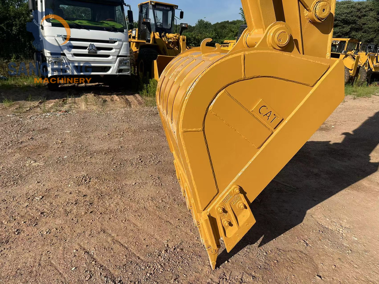 Crawler excavator CATERPILLAR 320BL: picture 11