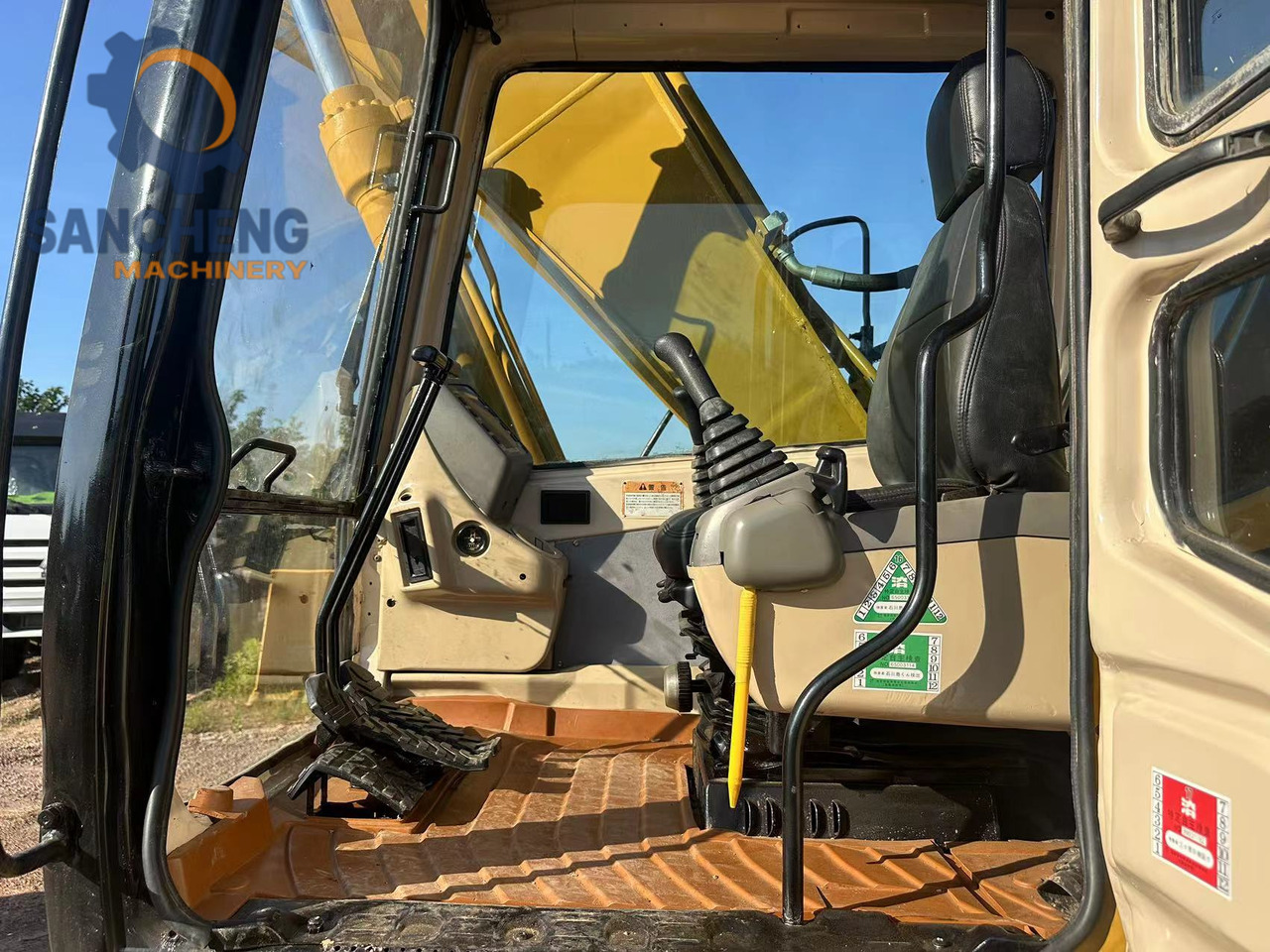Crawler excavator CATERPILLAR 320BL: picture 13