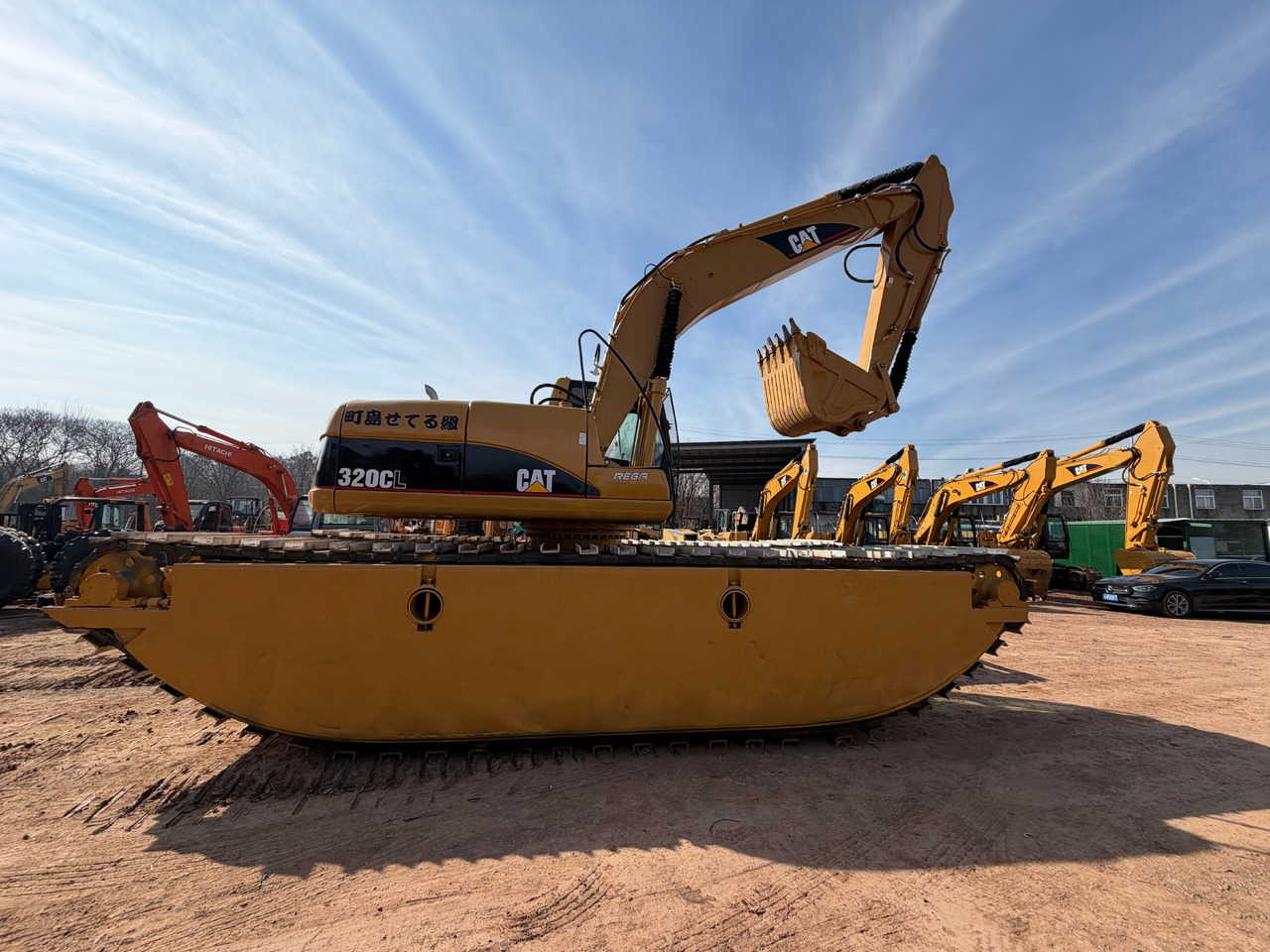 CATERPILLAR 320CL - Amphibious excavator: picture 1 CATERPILLAR 320CL - Amphibious excavator: picture 1