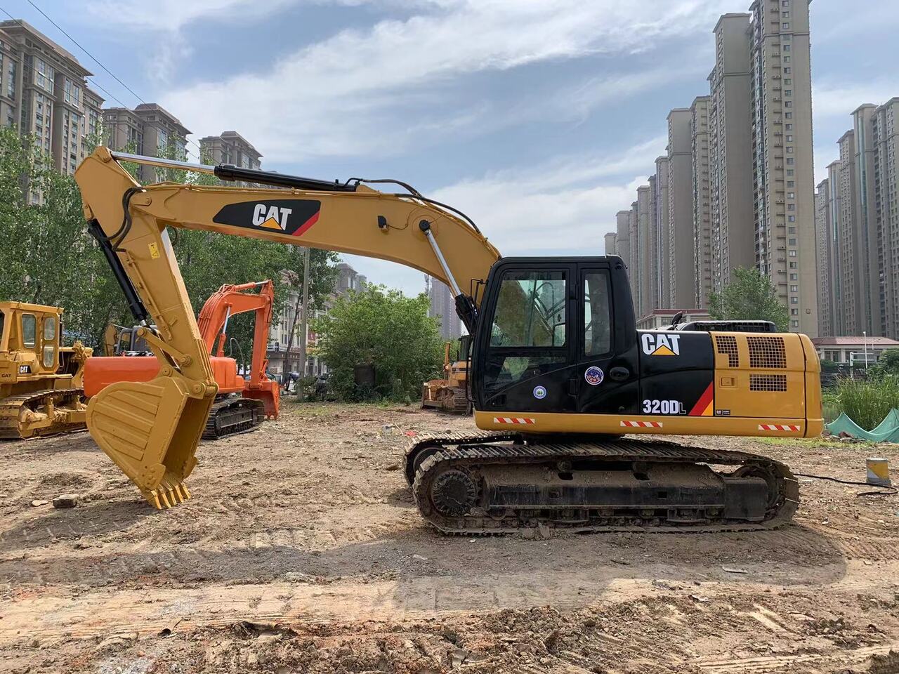 CATERPILLAR 320DL - Crawler excavator: picture 2 CATERPILLAR 320DL - Crawler excavator: picture 2
