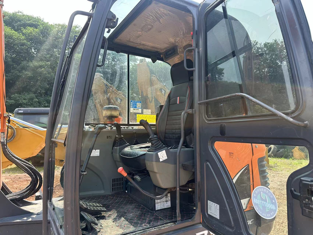 Crawler excavator DOOSAN DX60: picture 9