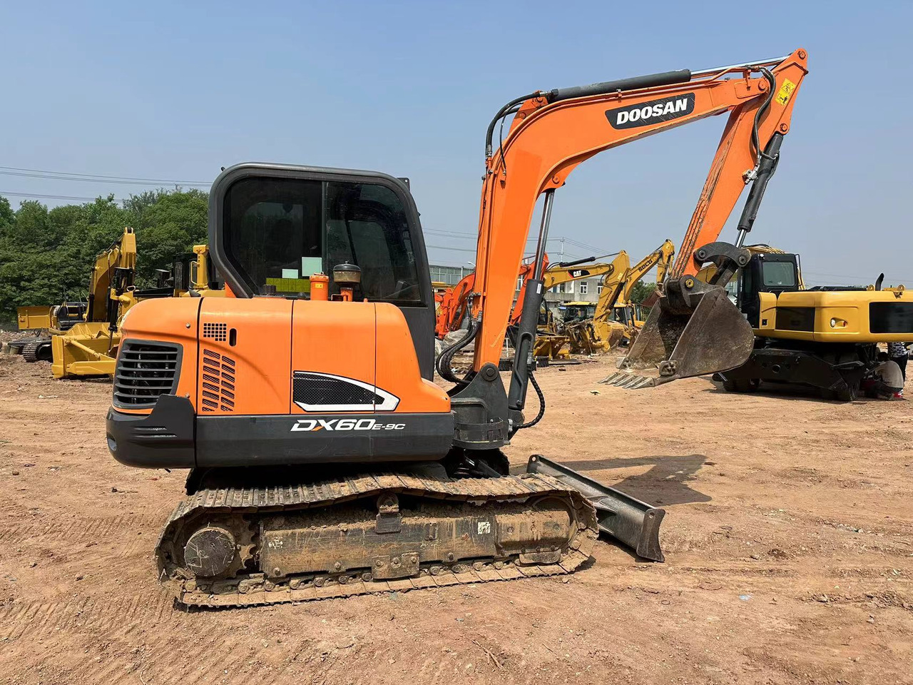 Crawler excavator DOOSAN DX60: picture 6