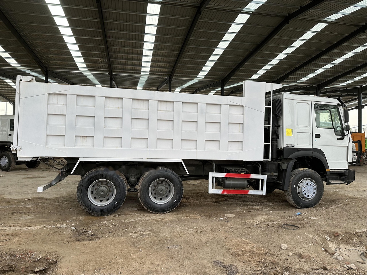 SINOTRUK HOWO 371 Dump Truck - Tipper: picture 4 SINOTRUK HOWO 371 Dump Truck - Tipper: picture 4
