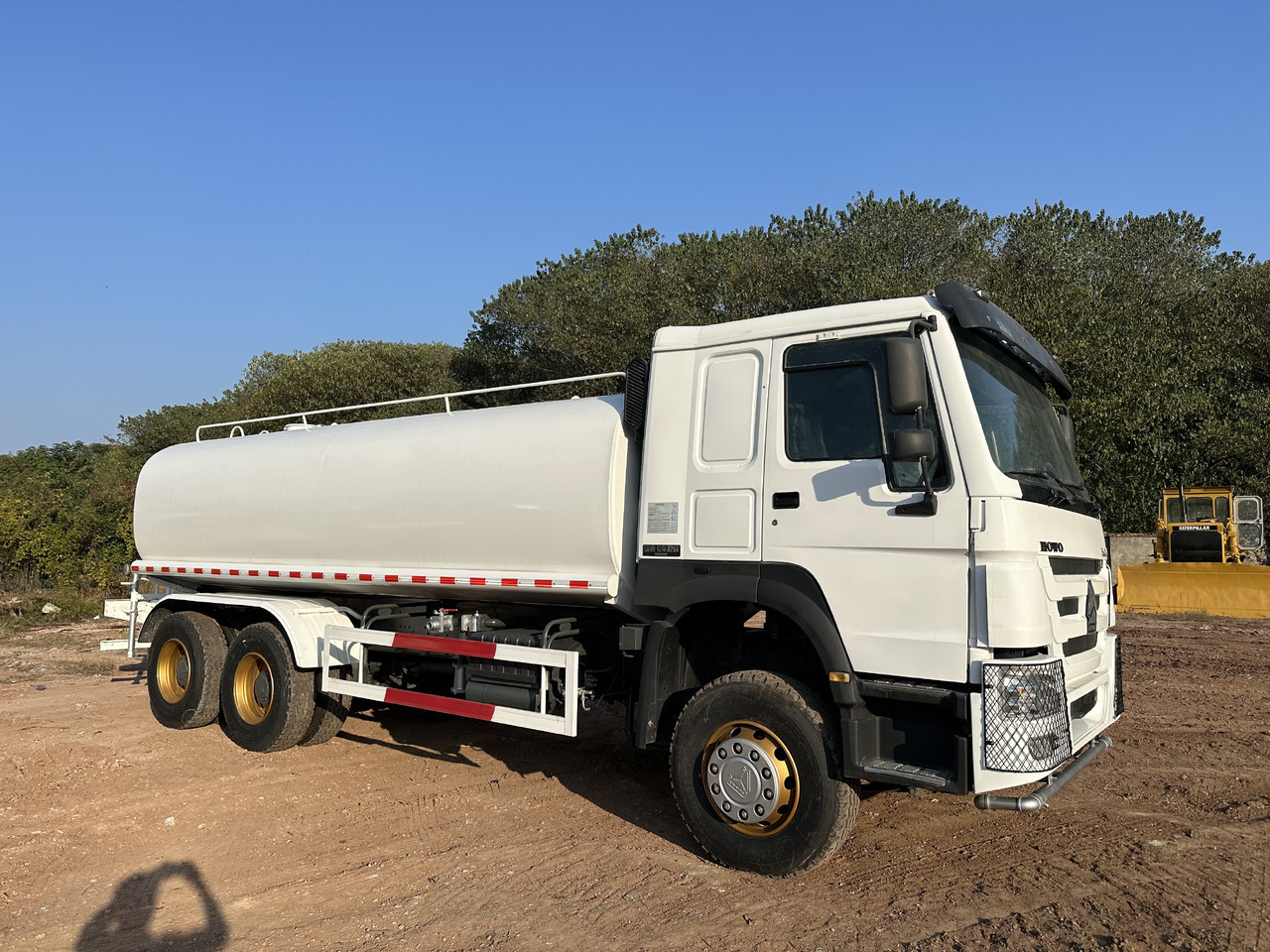 SINOTRUK HOWO 371 Water Tanker Truck - Tank truck: picture 3 SINOTRUK HOWO 371 Water Tanker Truck - Tank truck: picture 3