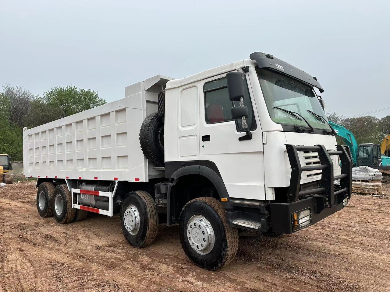 SINOTRUK HOWO 371 with Bumper - Tipper: picture 4 SINOTRUK HOWO 371 with Bumper - Tipper: picture 4
