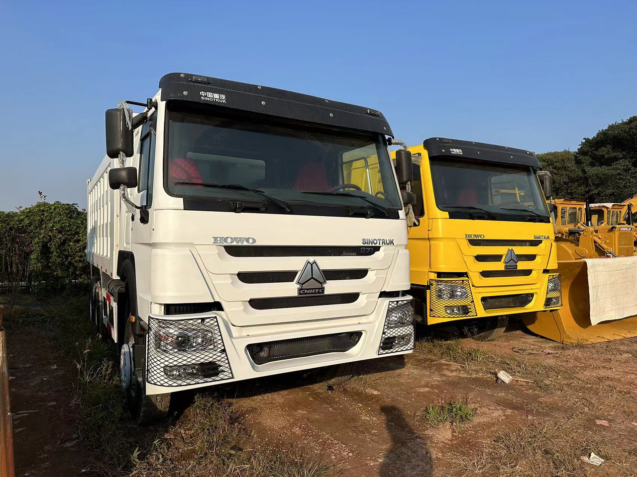 Tipper for transportation of silos SINOTRUK HOWO 371hp 6x4: picture 8