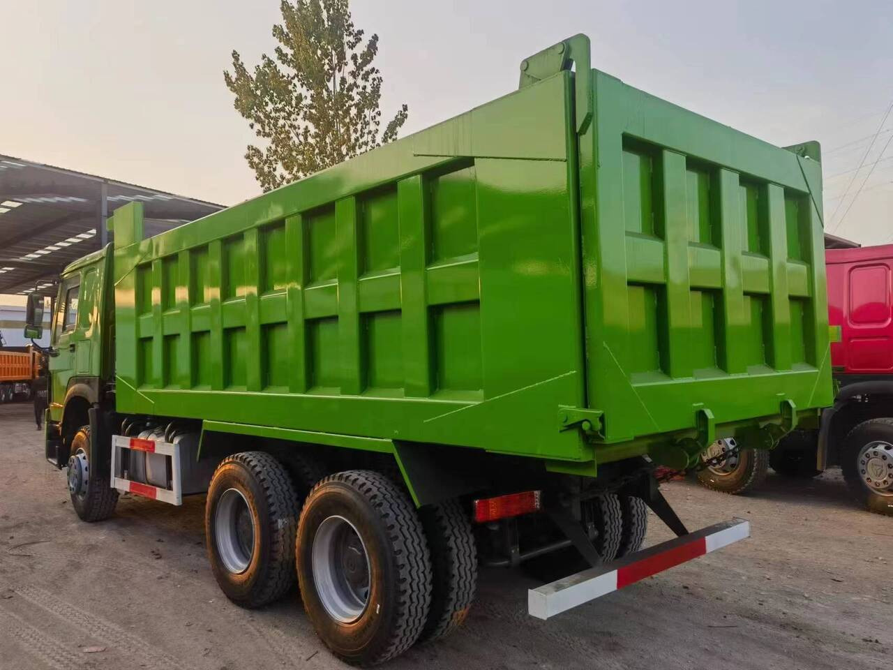 SINOTRUK HOWO 375 - Tipper: picture 3 SINOTRUK HOWO 375 - Tipper: picture 3