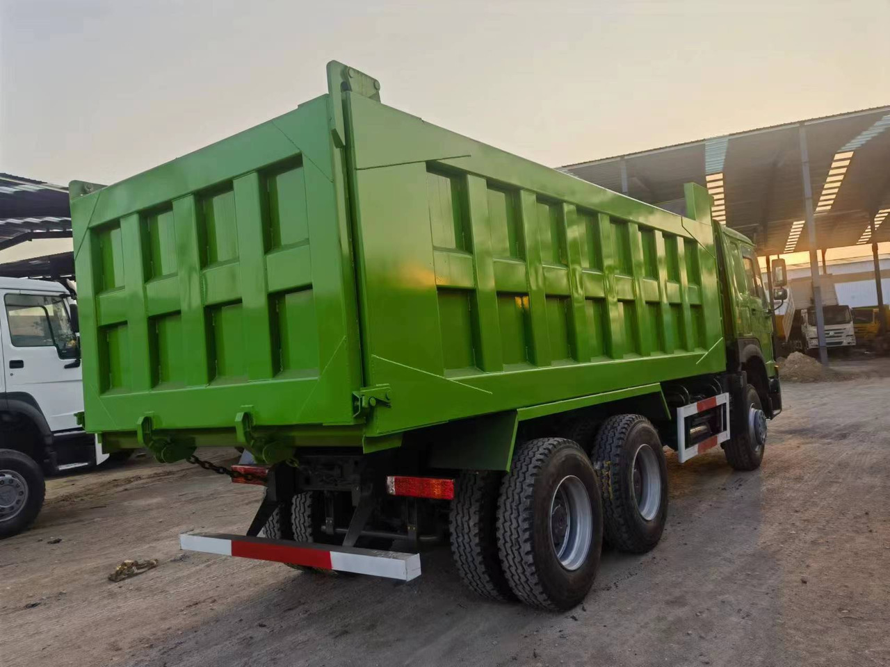 SINOTRUK HOWO 375hp 6X4 - Tipper: picture 5 SINOTRUK HOWO 375hp 6X4 - Tipper: picture 5