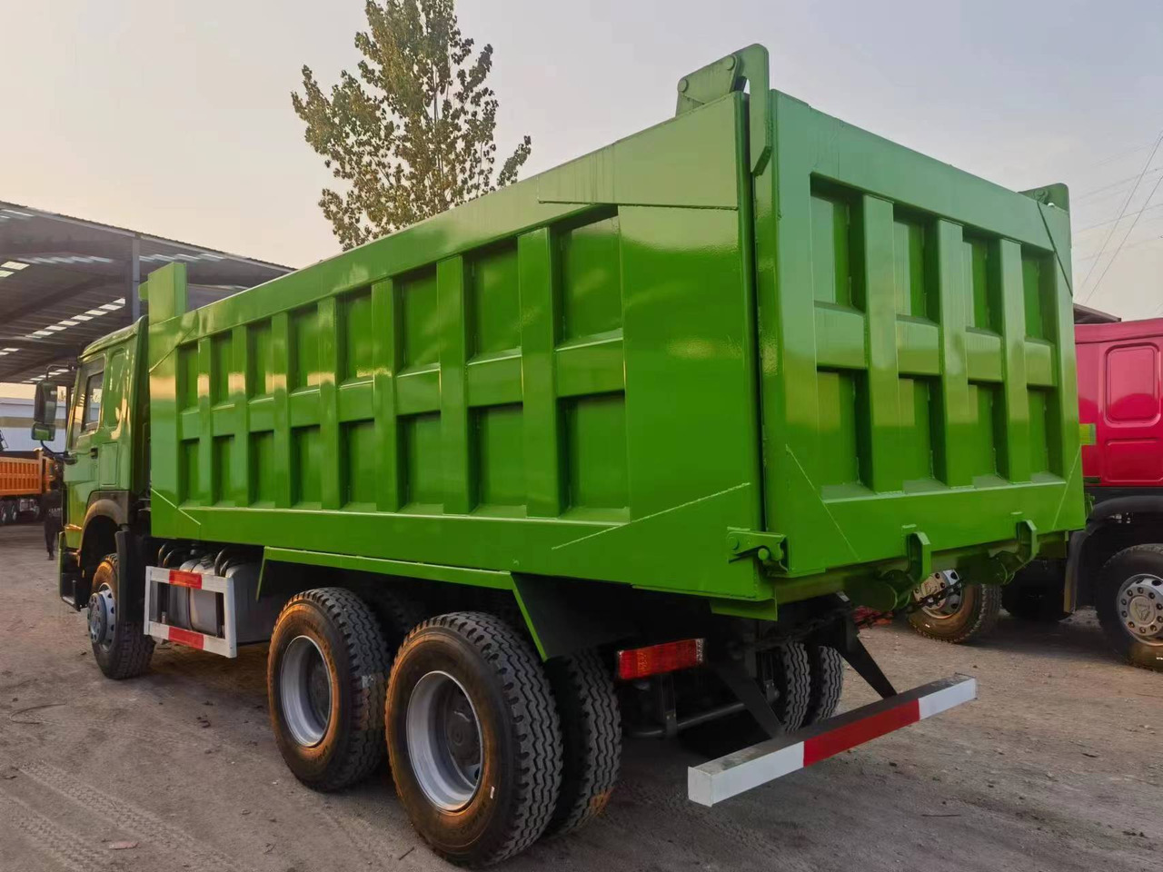 SINOTRUK HOWO 375hp 6X4 - Tipper: picture 3 SINOTRUK HOWO 375hp 6X4 - Tipper: picture 3