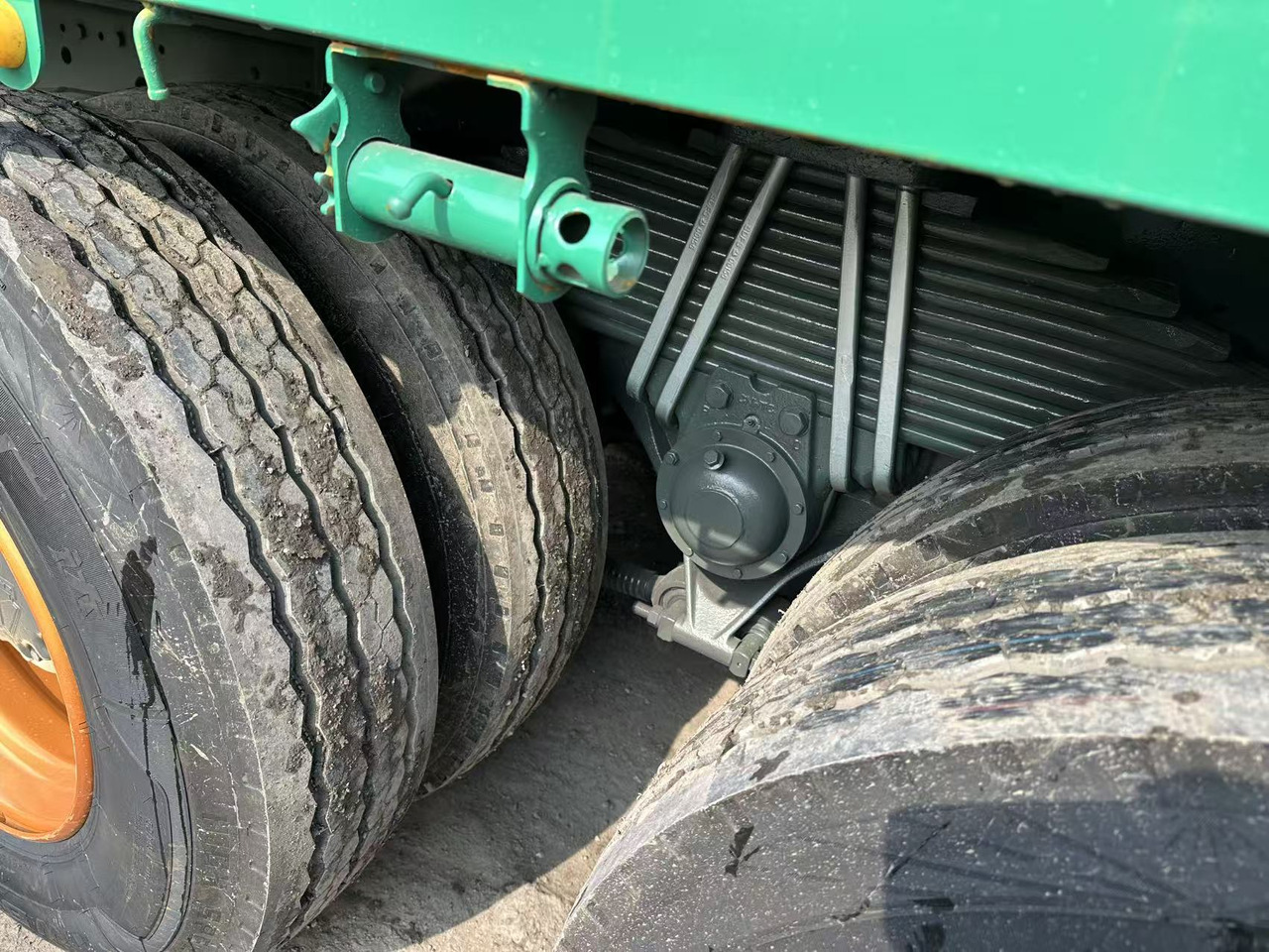 Dropside/ Flatbed truck for transportation of bulk materials SINOTRUK HOWO 420hp 8x4 fence truck: picture 10