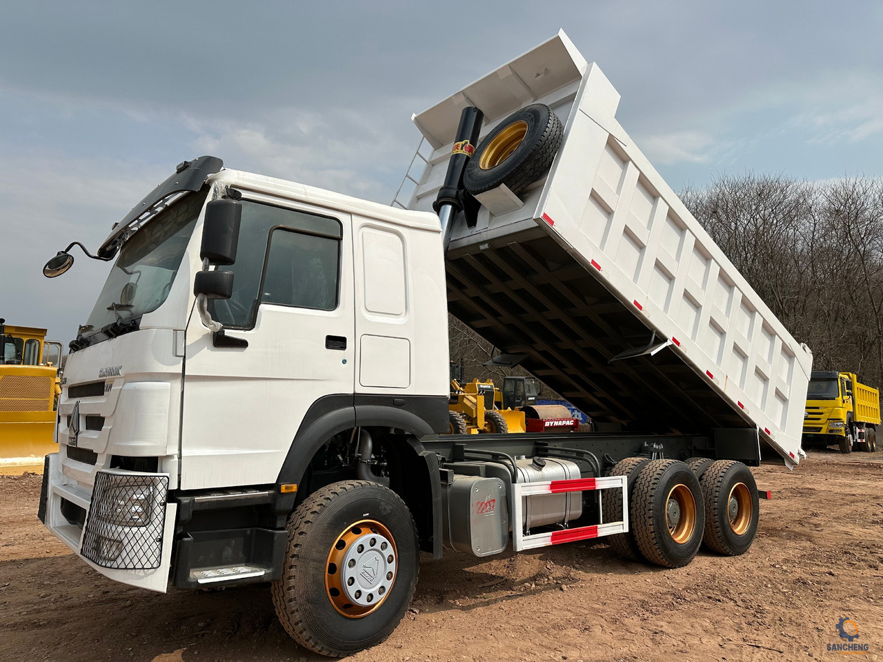 SINOTRUK HOWO Dump truck 371hp 6x4 - Tipper: picture 2 SINOTRUK HOWO Dump truck 371hp 6x4 - Tipper: picture 2