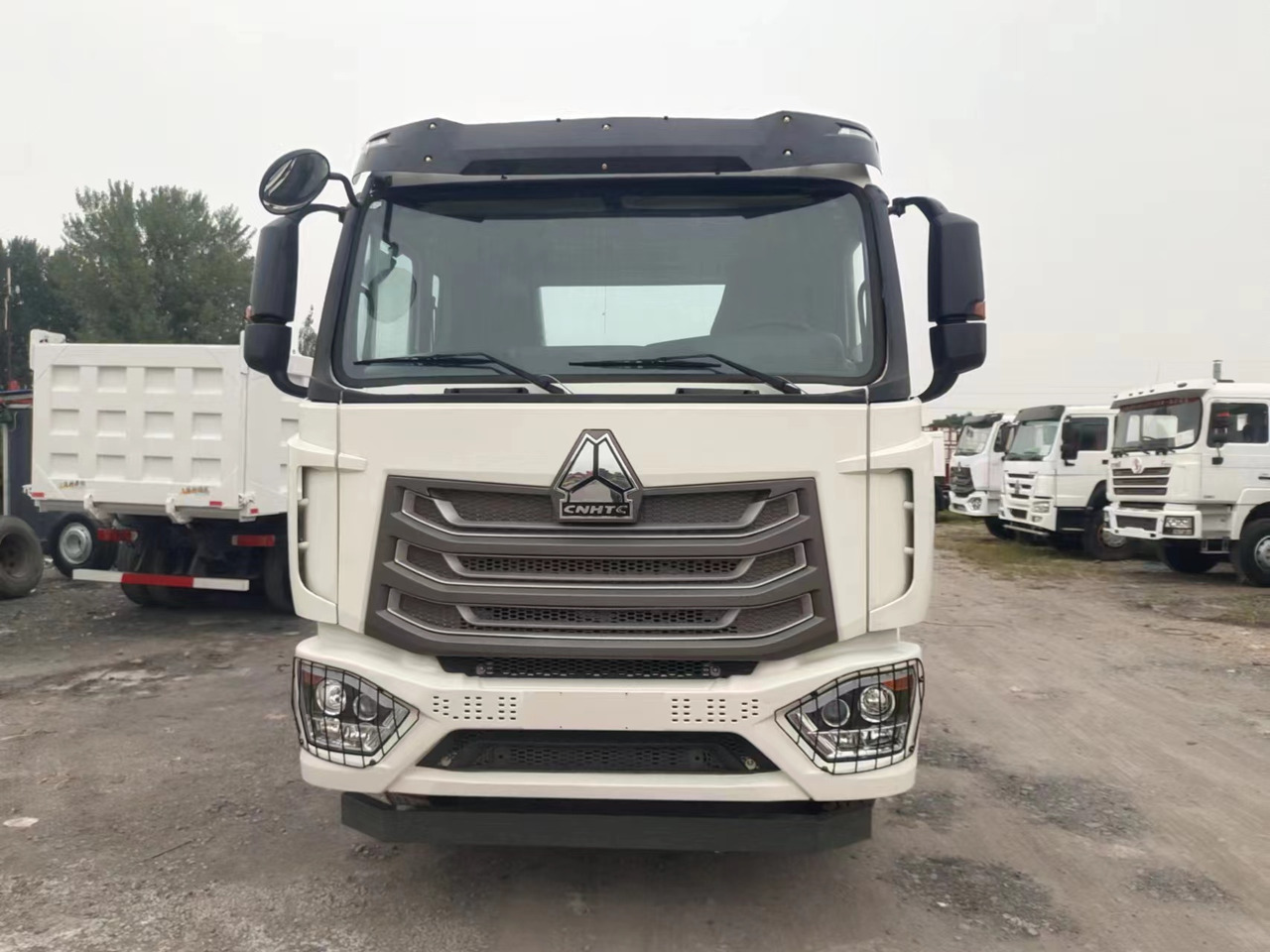 SINOTRUK HOWO 371hp 6X4 Tractor unit - Tractor unit: picture 1 SINOTRUK HOWO 371hp 6X4 Tractor unit - Tractor unit: picture 1