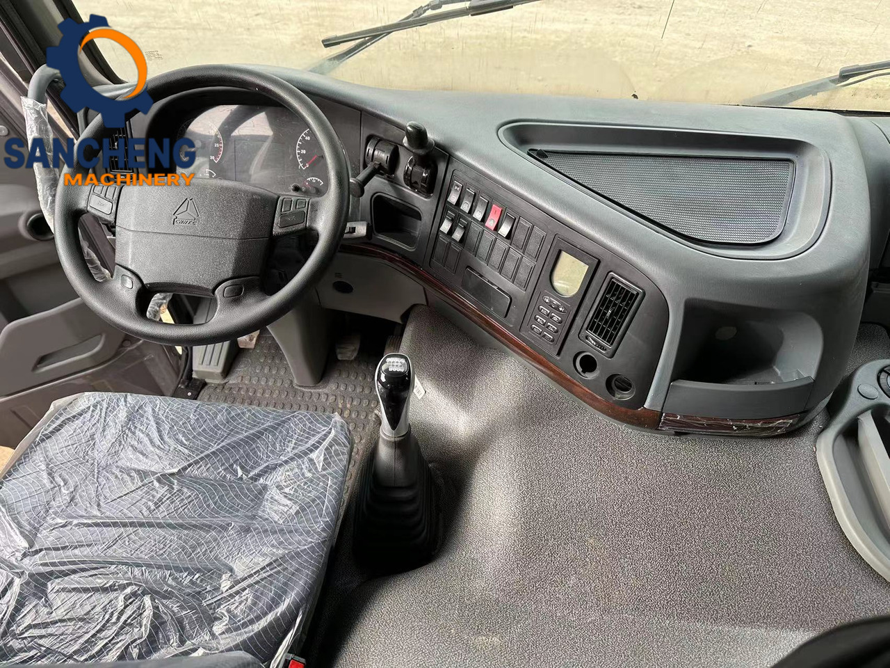 Tractor unit Sinotruk HOWO 380hp: picture 9